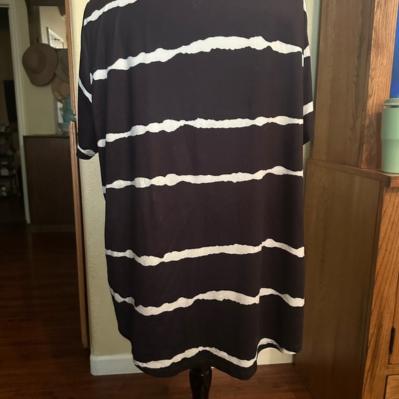 Plus Size 4X vneck stripped top - Picture 5 of 8